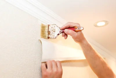Pose de papier peint à la Trinité-du-Mont — revêtements muraux et toiles de verre